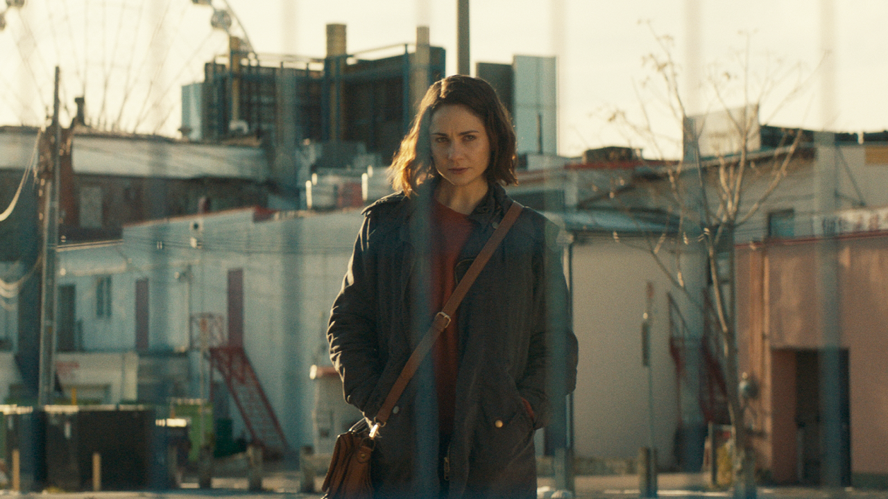 Disappearance at Clifton Hill – A Canadian Murky Small Town Neo-Noir